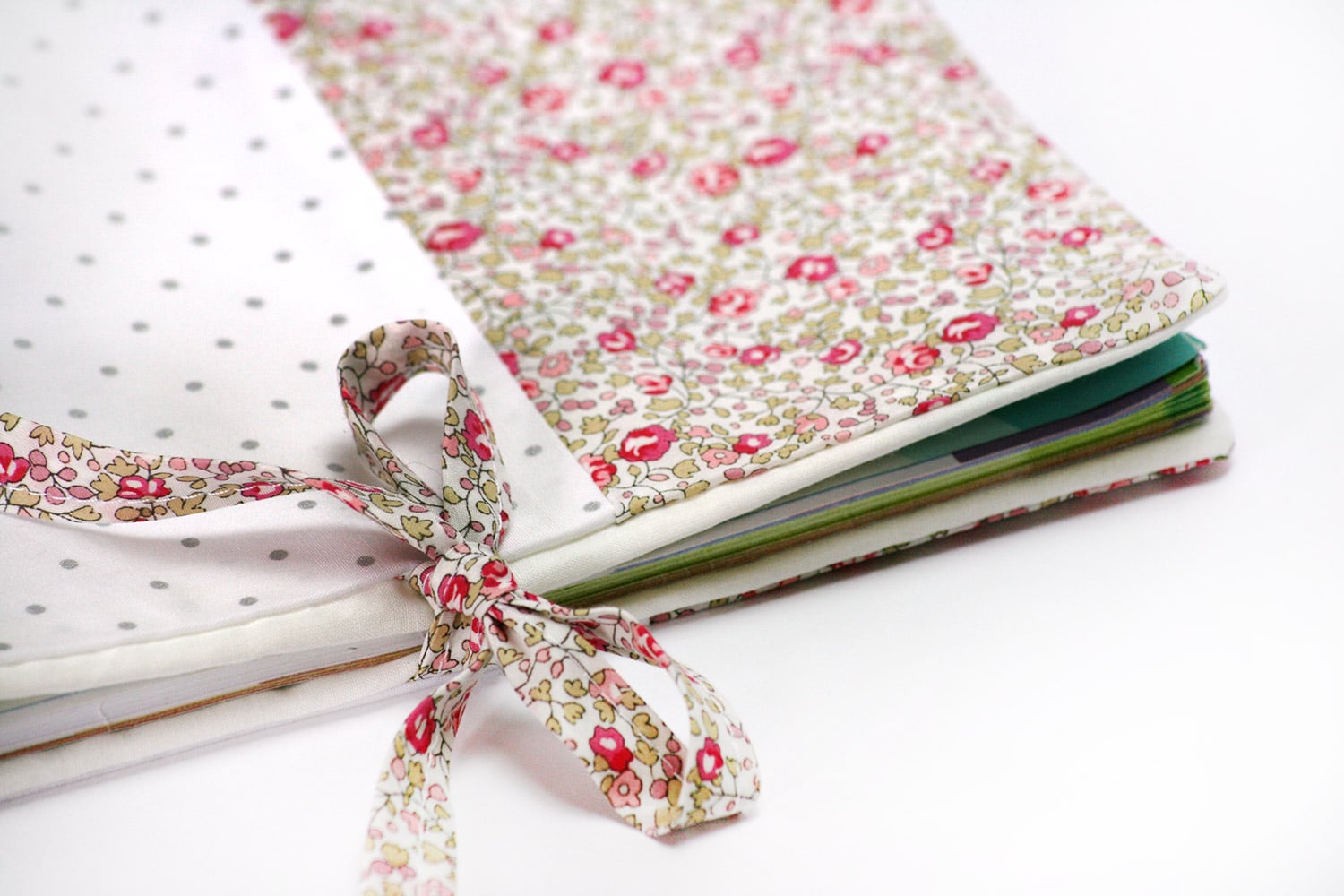 Comment choisir un protège carnet de santé pour sa fille ?